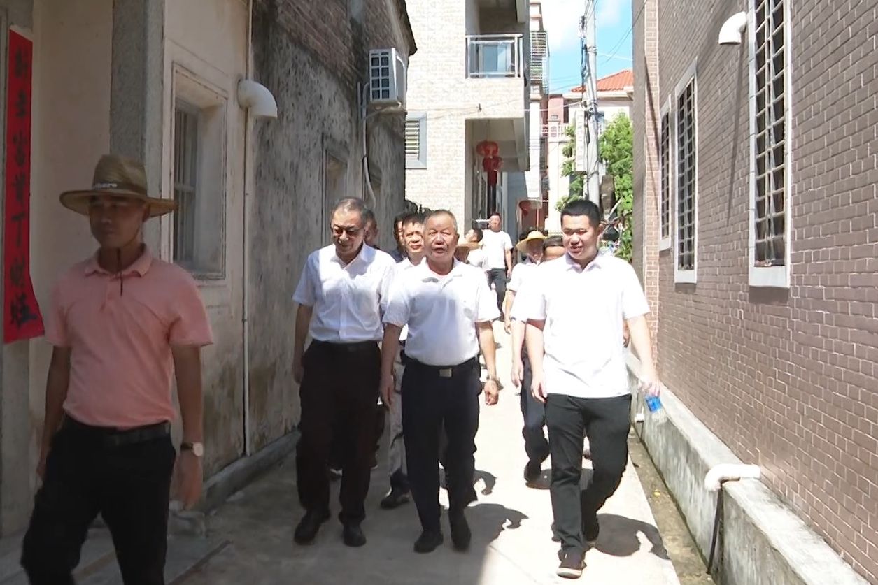 黄镜波到陆丰开展农用地集中连片整治专题调研