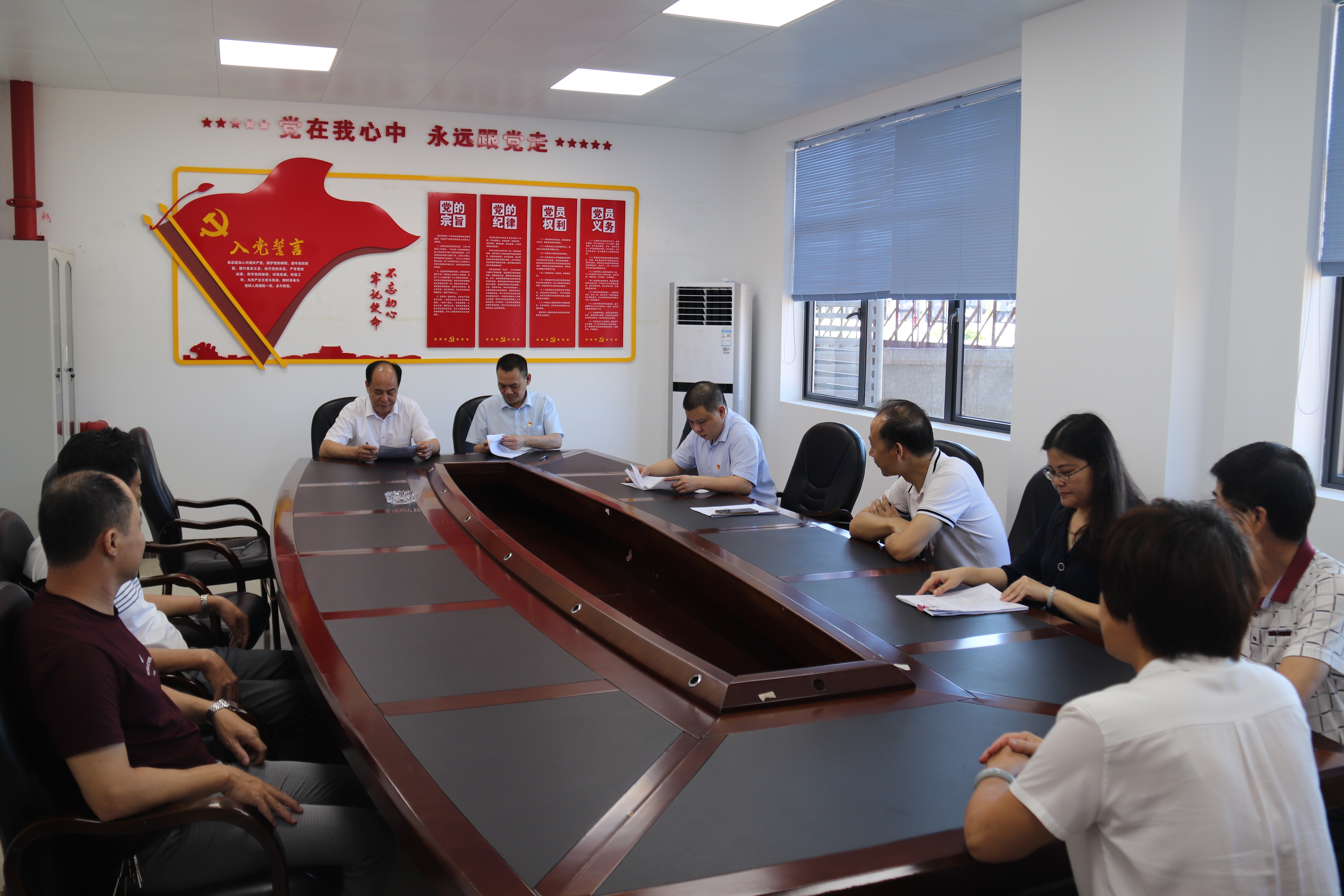 中共陆丰市自然资源局机关委员会到东海镇乌坎村开展“双报到、双服务”工作 1.jpg