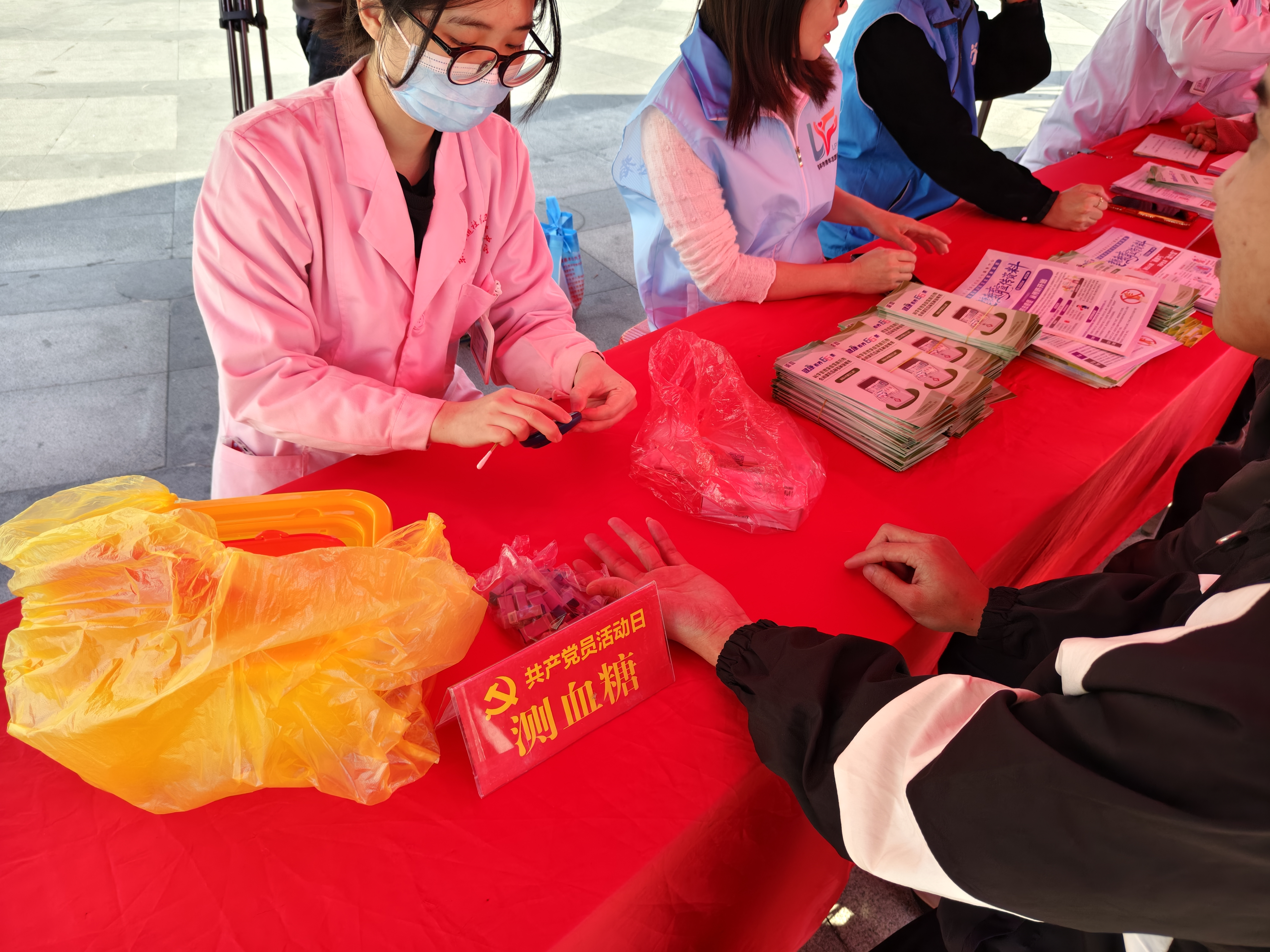 陆城美食文化广场“喜迎新春 爱卫同行”爱国卫生运动统一行动(1).png