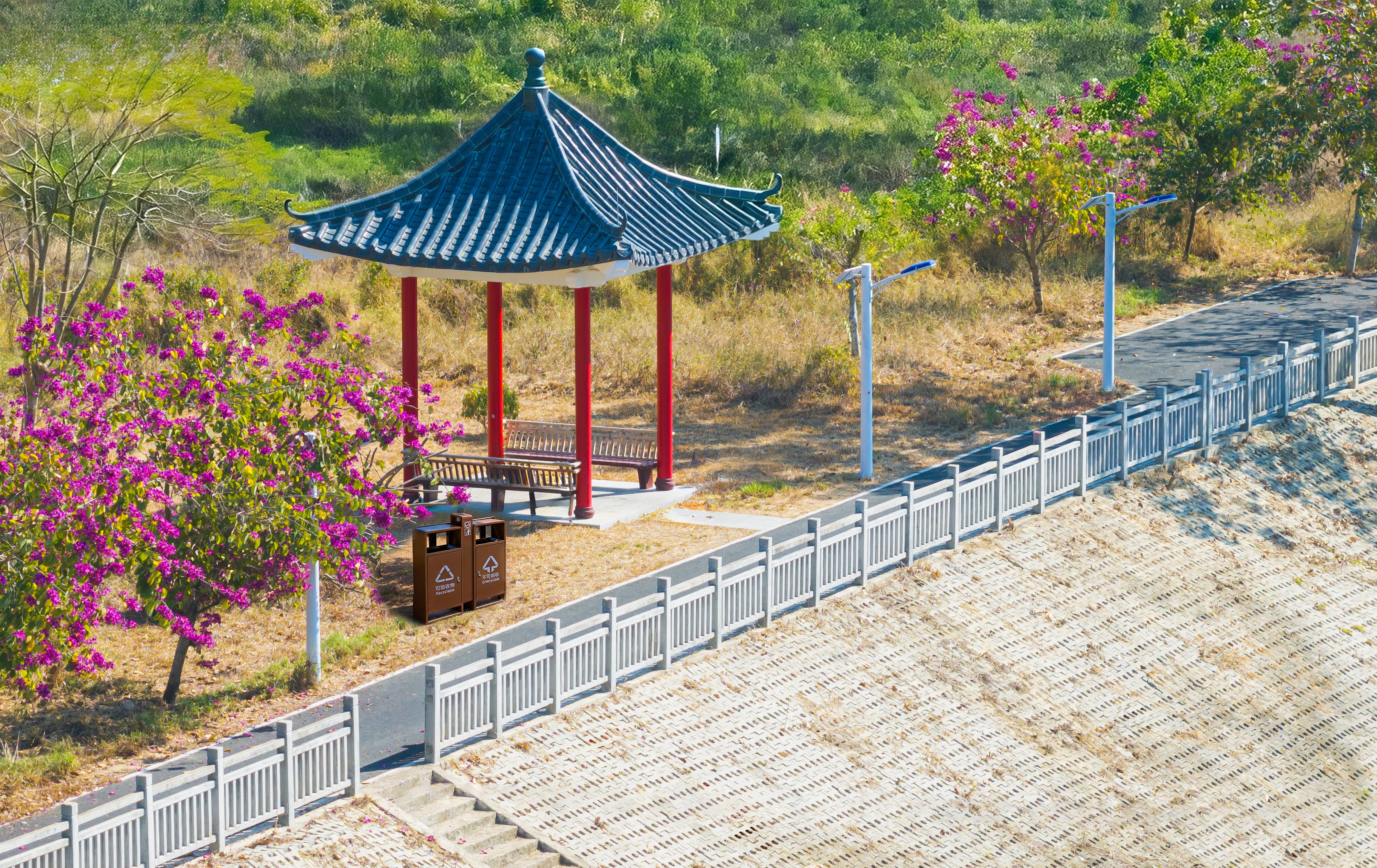 6-美丽碧道休息凉亭、垃圾箱.jpg