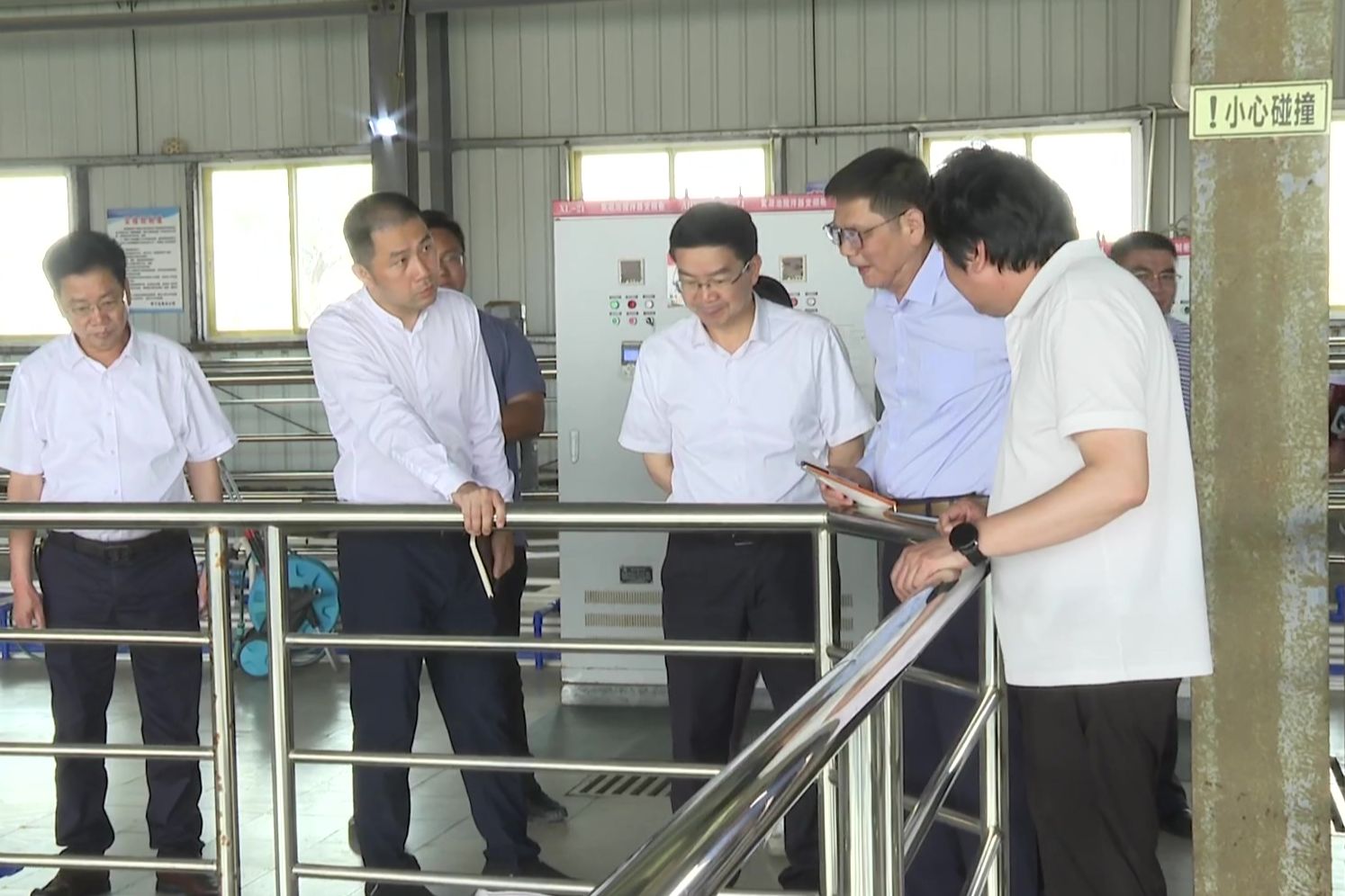 汕尾市人大常委会领导到陆丰调研农村供水高质量发展和农村生活污水治理工作