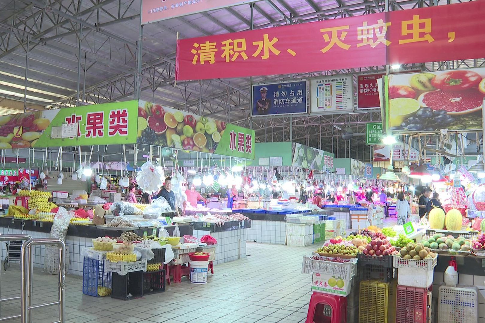 精准保洁消杀 筑牢卫生防线 陆丰市扎实开展农贸市场环境专项整治