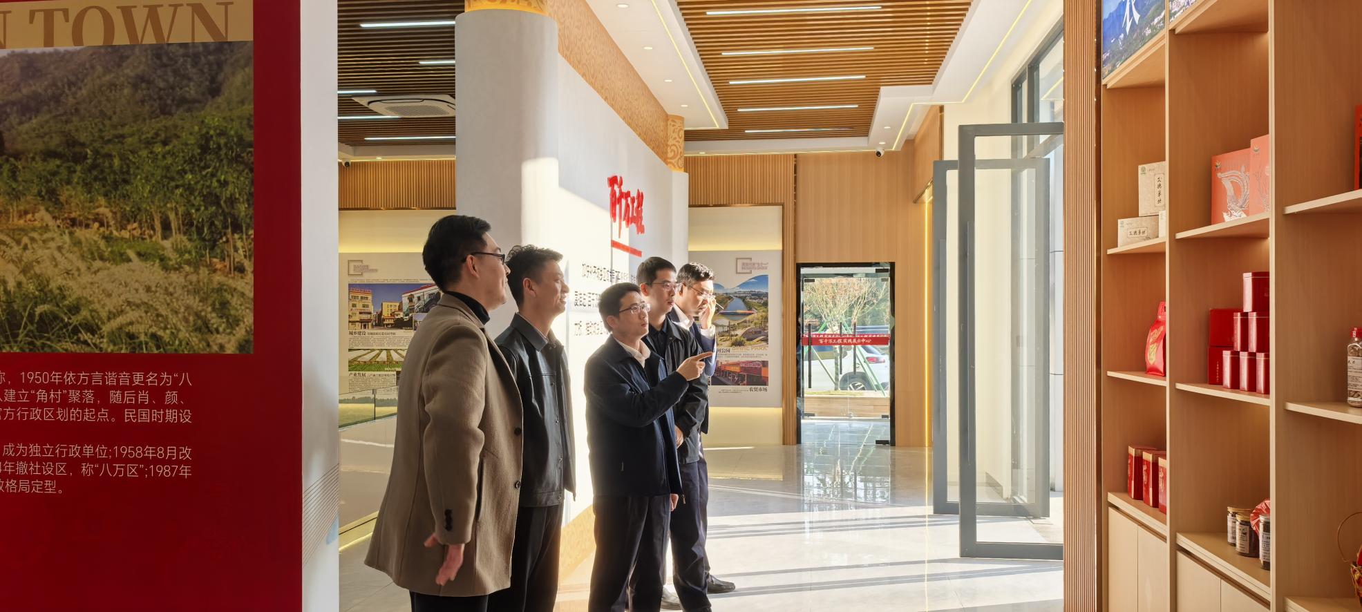 八万镇举行“百千万工程”实践展示中心改造项目捐赠仪式