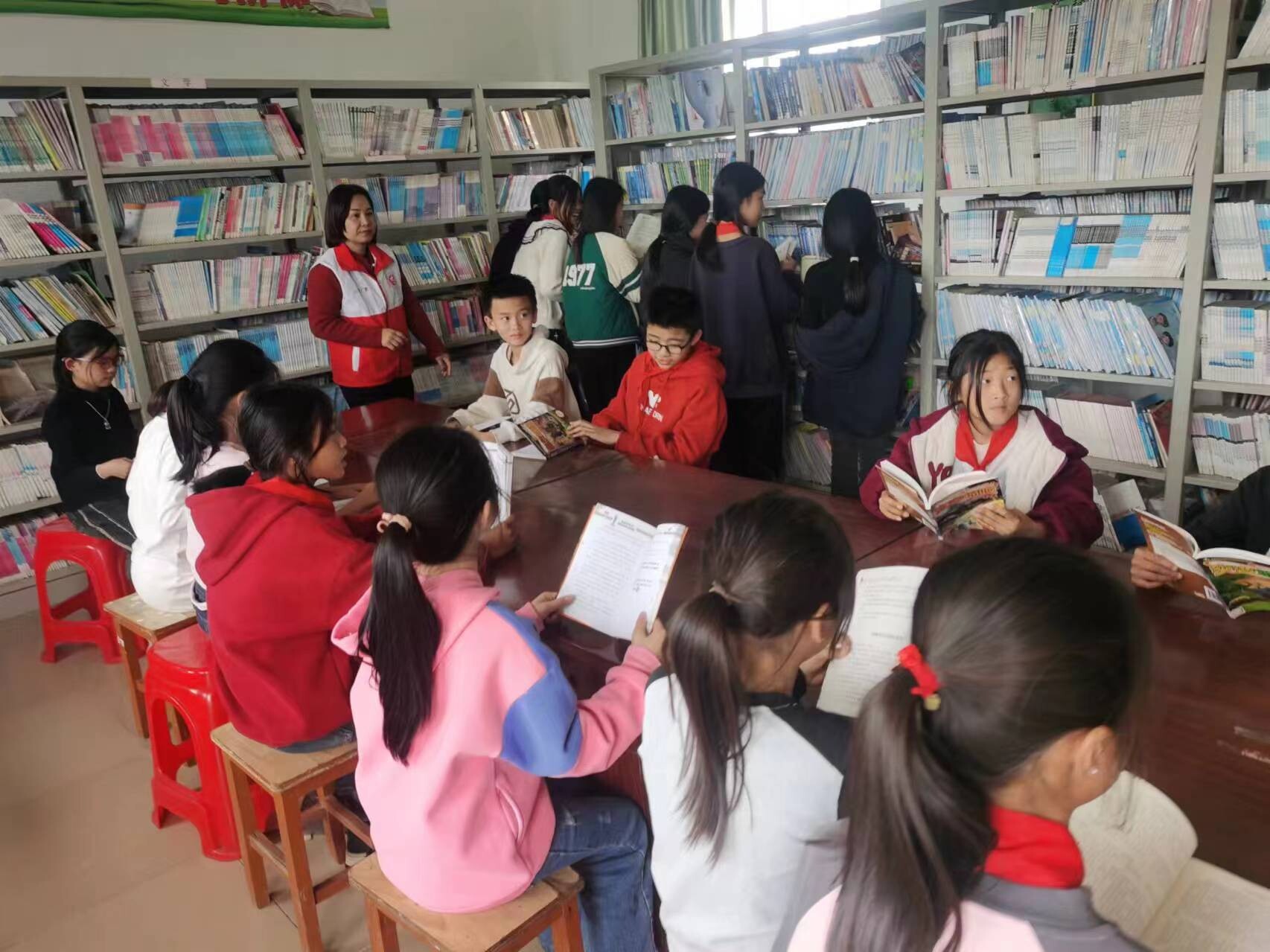 南塘镇开展筑牢禁毒防线共建平安家园禁毒宣传活动