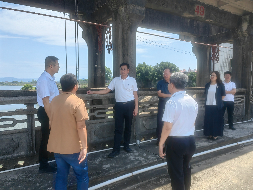 当天,凛波同志分别到陆丰市甲西镇渔池村,内湖镇和博美镇点石村调研