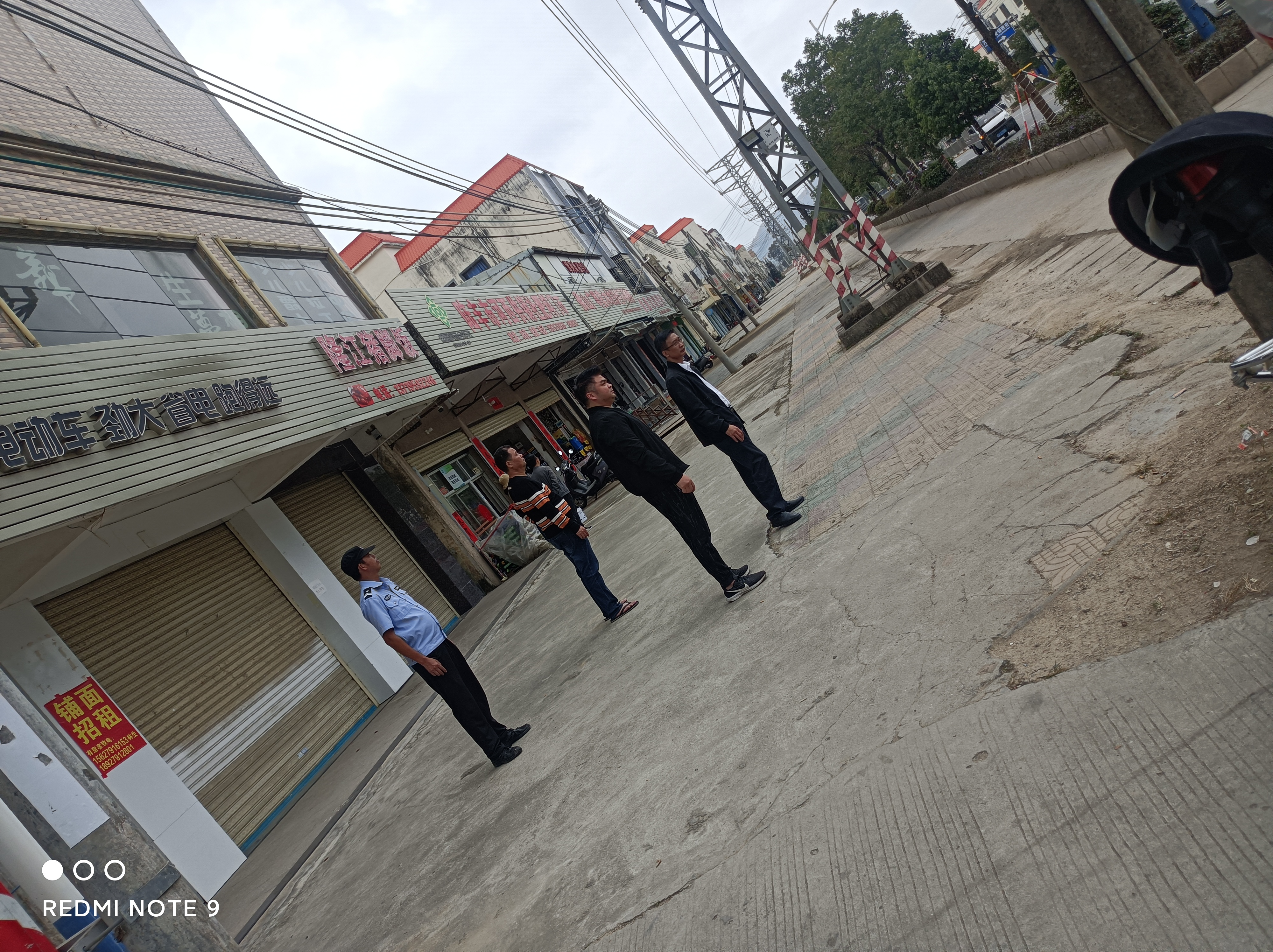 市信访局到河西街道湖田社区开展创卫工作