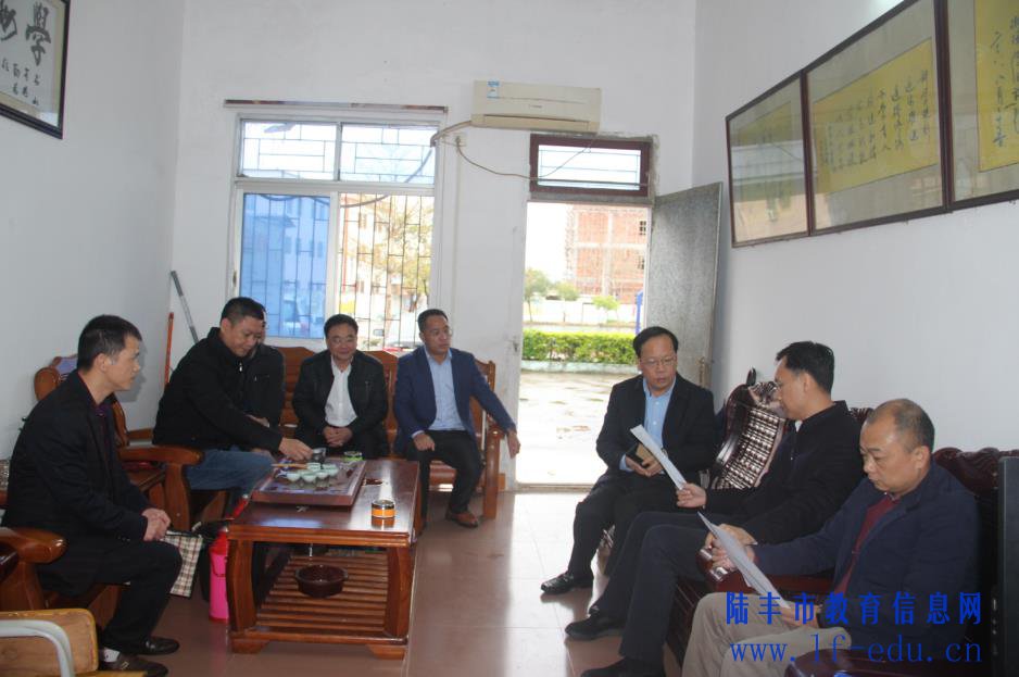 陆丰市教育局 教育动态 >正文         ▲林义清,陈锦照实地查看河图